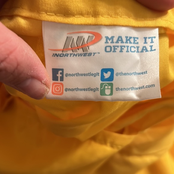 Lakers comforter and pillow sham set- like new - Picture 6 of 12